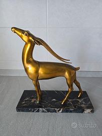 statua antilope in ottone 
