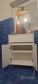 Mobiletto  bagno più specchio con faretto