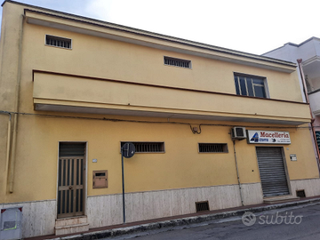 Locale commerciale e studio