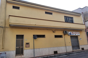 Locale commerciale e studio