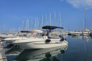 Vero affareBarca trimarchi 57 s +motore +carrello