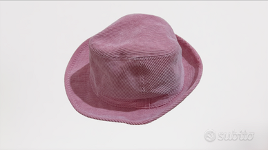 Cappello rosa di velluto stile panama