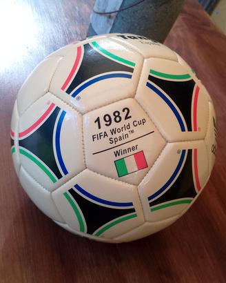 pallone calcio Adidas fifa world Cup espana 82