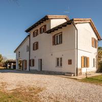 CASALE INTERAMENTE RINNOVATO