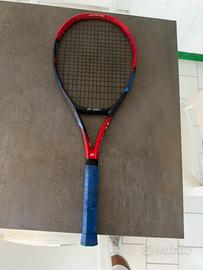 🎾 Yonex VCORE 98 – 305 g – Manico 4 (L4)