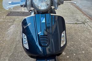vespa 300 gts 