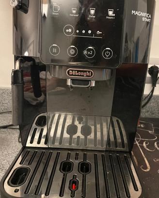 macchina da caffè De Longhi Magnifica start