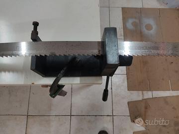 Cesoia per seghe a nastro falegnameria.