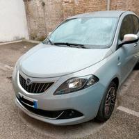 Lancia Ypsilon hybrid Alberta Ferretti