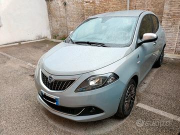Lancia Ypsilon hybrid Alberta Ferretti