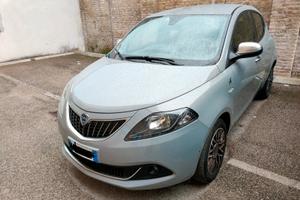 Lancia Ypsilon hybrid Alberta Ferretti