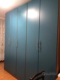 Cameretta con libreria e scrivania