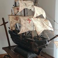 Nave a vela artigianale gigante con carrello