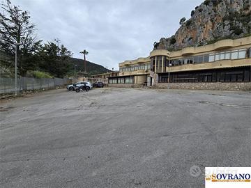 MONREALE: COMPLESSO COMMERCIALE CON AREA