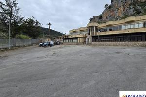 MONREALE: COMPLESSO COMMERCIALE CON AREA