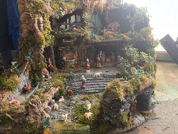 Presepe completo con luci e fontana funzionante