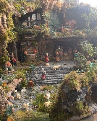 Presepe completo con luci e fontana funzionante