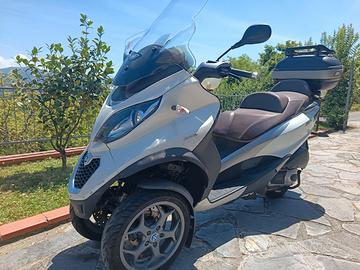 PIAGGIO MP3 300 (2015) – GUIDABILE CON PATENTE B!