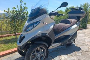 PIAGGIO MP3 300 (2015) – GUIDABILE CON PATENTE B!