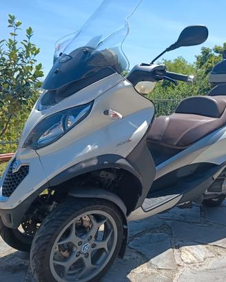 PIAGGIO MP3 300 (2015) – GUIDABILE CON PATENTE B!