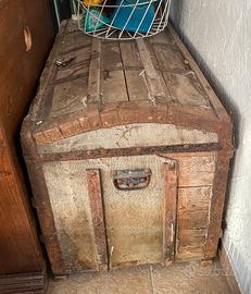 Forziere baule antici vintage legno ferro