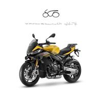 APRILIA TUONO V4 1100 .
