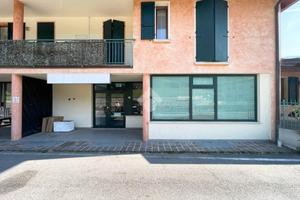 NEGOZIO A VALLIO TERME