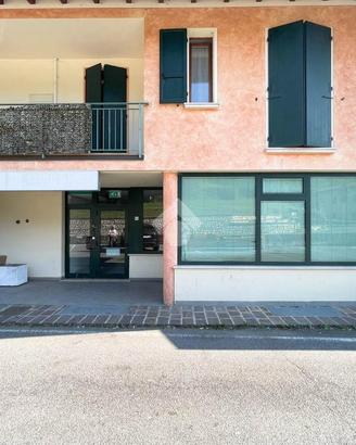 NEGOZIO A VALLIO TERME