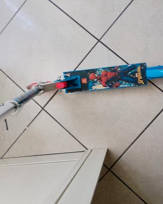monopattino spiderman 