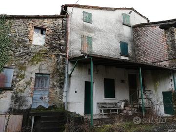 Rustico da ristrutturare Serravalle Varano de M