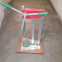 Tappatrice a colonna manuale