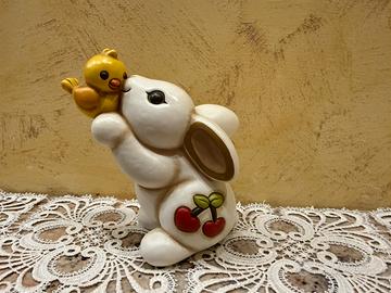 Thun coniglietto bianco con piccolo pulcino