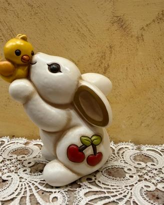 Thun coniglietto bianco con piccolo pulcino