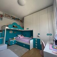 Cameretta bambina salvaspazio con letto a soppalco