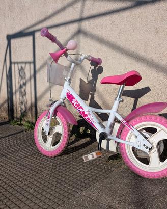 Prima bicicletta per bimba