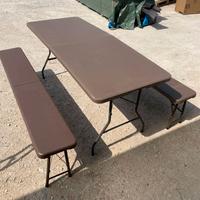 Set completo di tavolo e 2 panchine pieghevoli