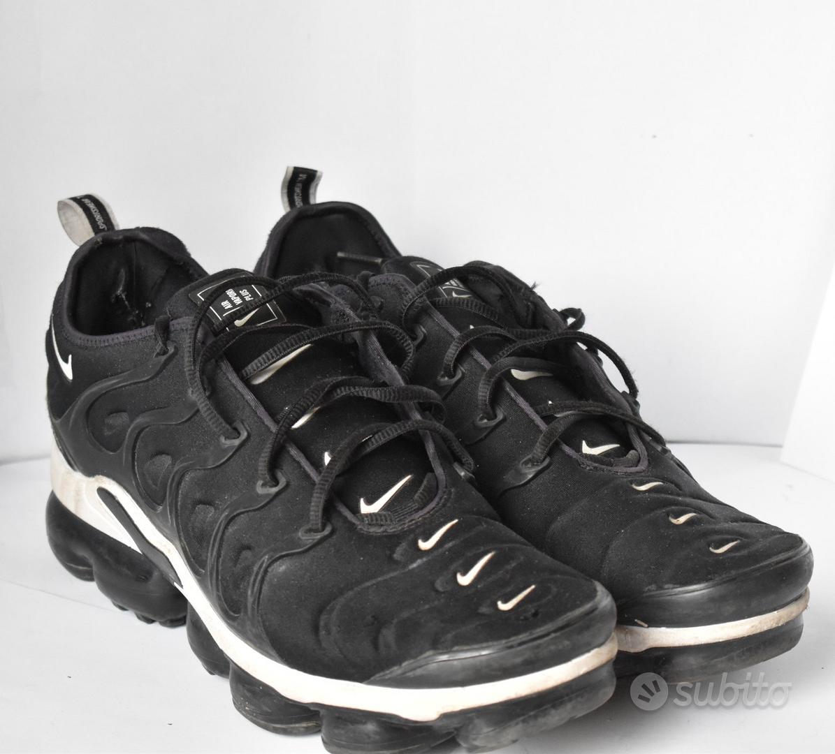 Vapormax plus bianche e on sale nere