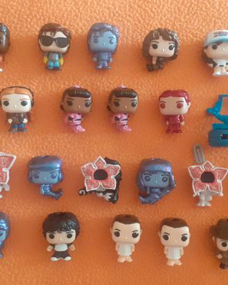 Stranger Things Kinder Joy 
personaggi a scelta

