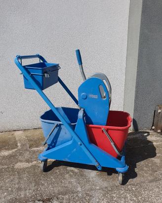 Carrello pulizie