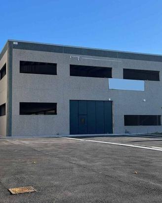 Immobile di 1700 m² con 5 locali a Orta di Atella
