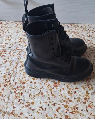 Stivaletti / Anfibi neri in pelle  doctors martens