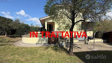 VILLA A SCHIERA A CAPENA