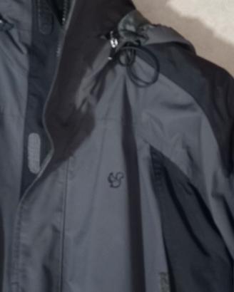 Giubbotto tecnico in goretex.