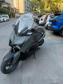 YAMAHA XMAX 300