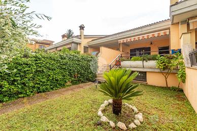 VILLA A SCHIERA A ROMA