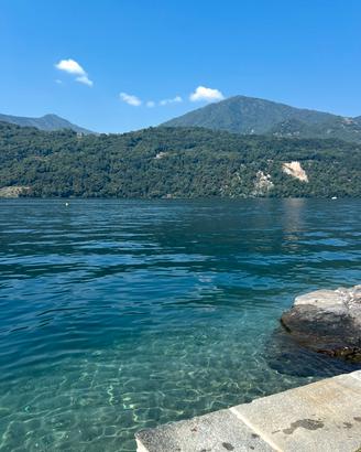 Casetta con roulotte in campeggio
