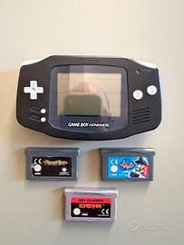 Game Boy Advance Nero + 2 Giochi (+1 omaggio)