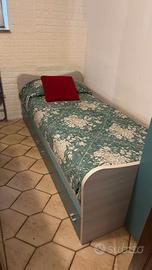 Letto con cassettoni e mobile alto