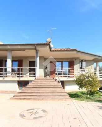 VILLA SINGOLA A ROSETO DEGLI ABRUZZI