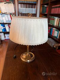 Lampada da tavolo in stile classico